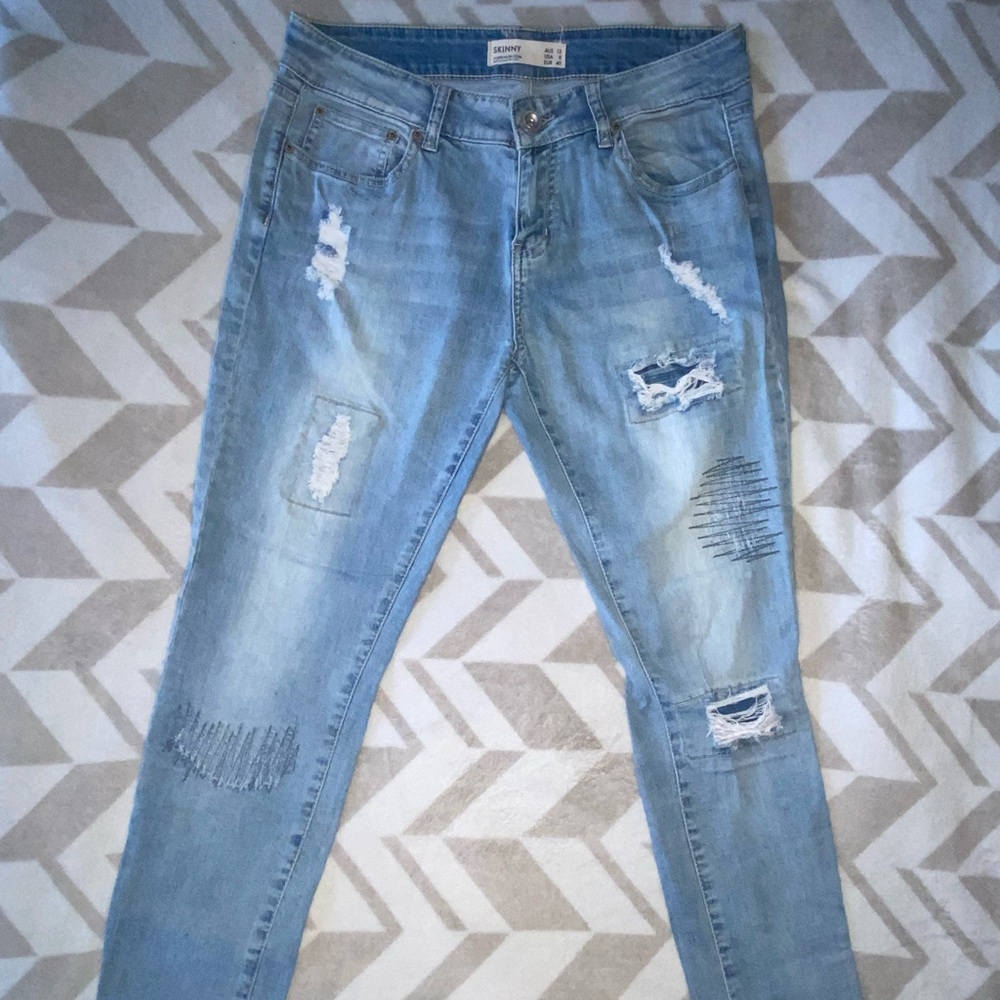 Distressed skinny jeans - Never worn
